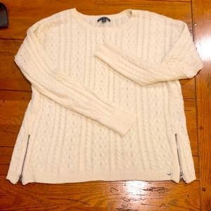 American Eagle Outfitters  crème sweater